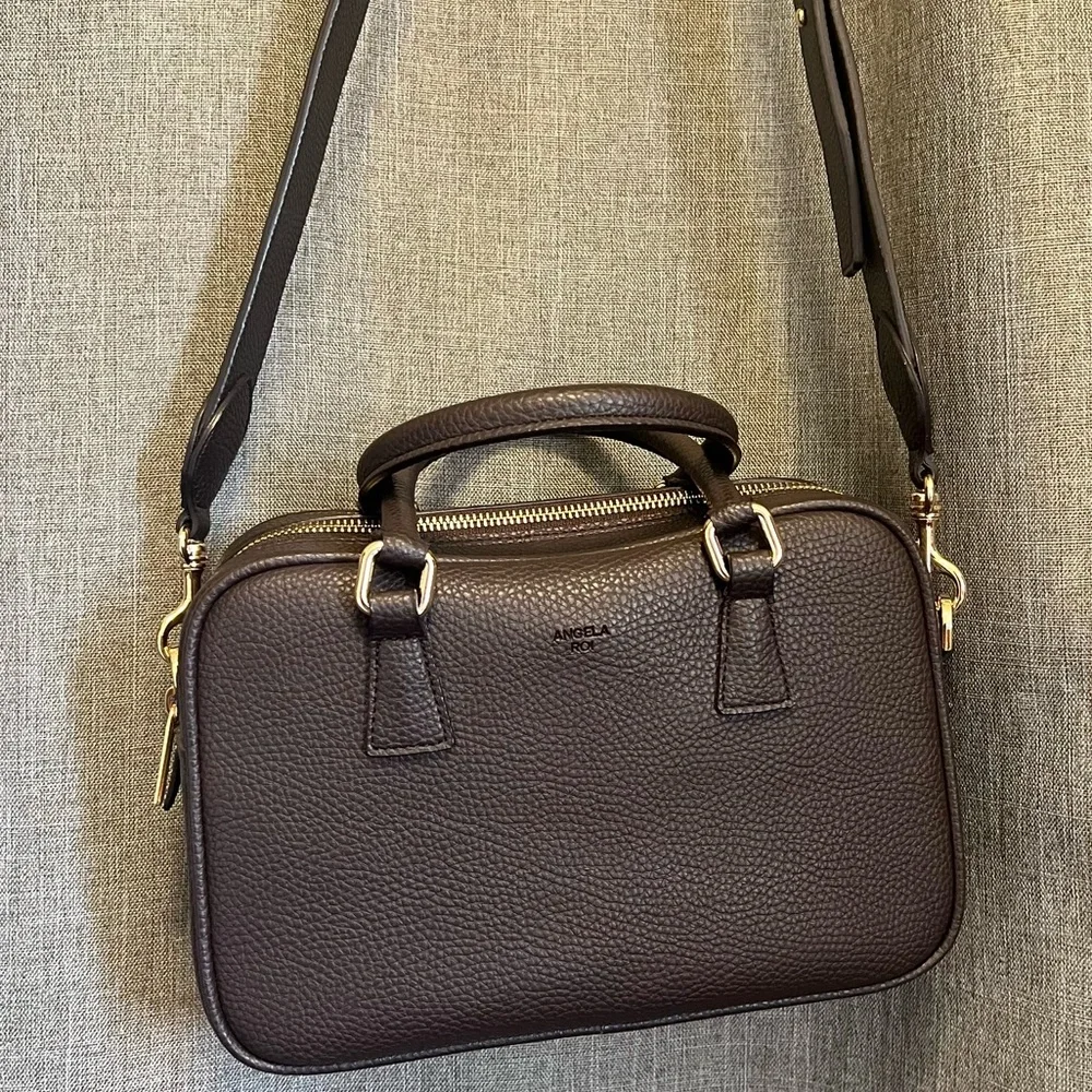 Angela Roi Chocolate Brown Pebbled Leather Crossbody with Gold Hardware - Picture 2 of 9